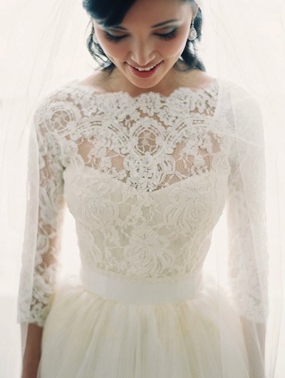 lace sleeve wedding dress