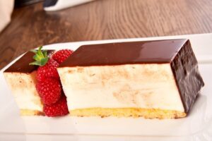 white chocolate raspberry wedding cake